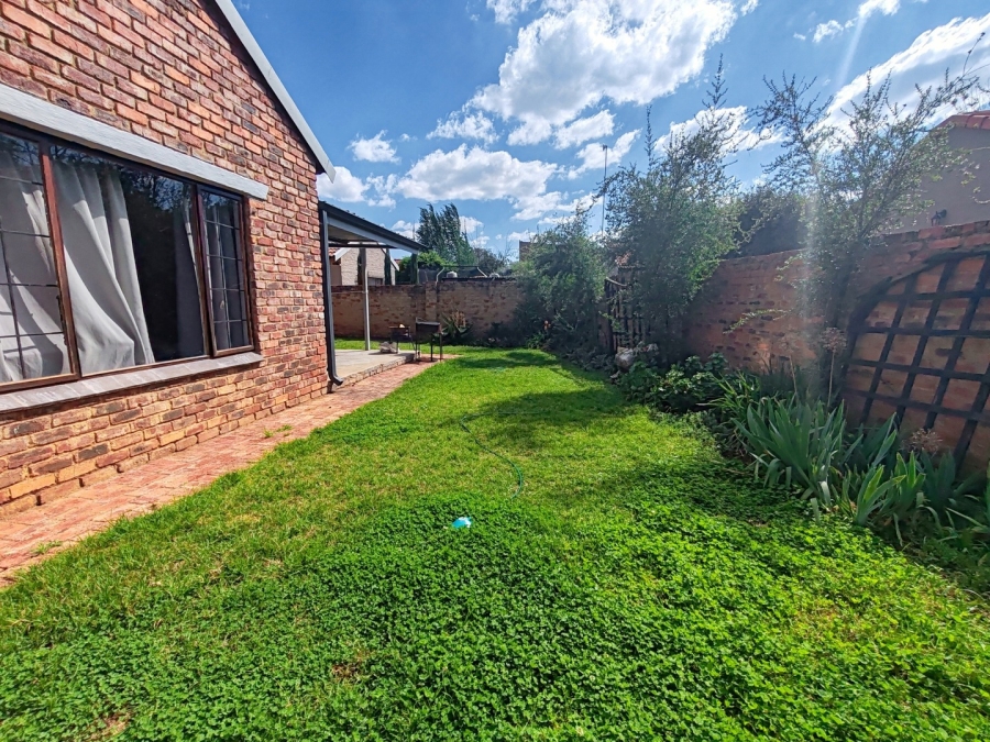 3 Bedroom Property for Sale in Mooivallei Park North West